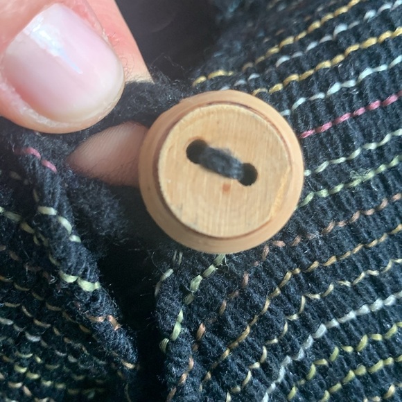 Mexican textile poncho with buttons and collar - Picture 7 of 10